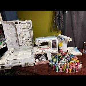 Brother embroidery machine lot. Innovis 2500d Disney edition. Only 14k stitch ct